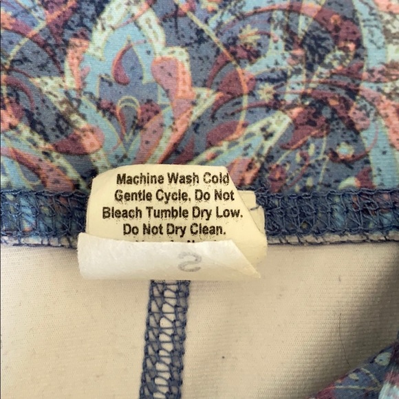 High-waisted Cropped Yoga Leggings with design - Picture 8 of 8